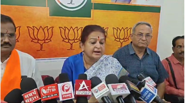 BJP opened front on Jitu Patwari's statement, Archana Chitnis said- apologize publicly