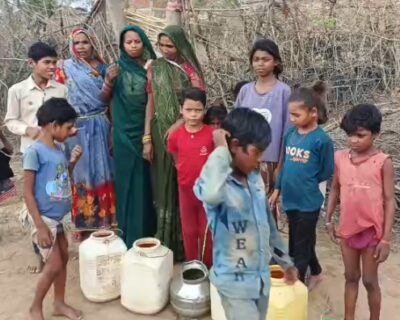 पन्ना की नई बस्ती में पेयजल संकट गहराया, एक किलोमीटर दूर से पानी लाने को मजबूर ग्रामीण