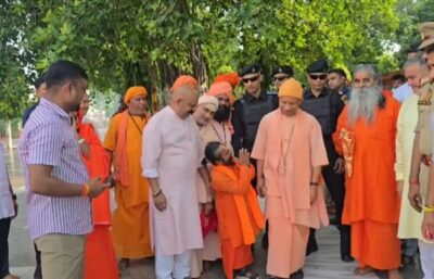 गुरु पूर्णिमा पर गोरखनाथ मंदिर में उमड़ी आस्था, मुख्यमंत्री योगी आदित्यनाथ ने निभाई गुरु परंपरा