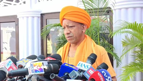 नारी सम्मान का संकल्प, बुराइयों के अंत का आह्वान, सीएम योगी का सामाजिक एकता का बड़ा संदेश
