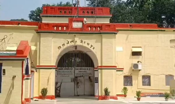 गोरखपुर जेल में नवरात्रि की धूम! 600 बंदी रखेंगे व्रत, 3 मुस्लिम बंदियों ने भी जताई इच्छा