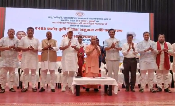 किसानों को राहत पर योगी का कांग्रेस-सपा पर हमला, मुआवजे को लेकर साधा निशाना