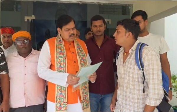 गोपालगंज में बाढ़ के बीच गंडक के कार्यपालक अभियंता पर कार्रवाई, राहत कार्य जारी