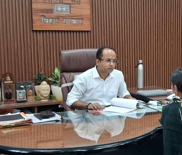 नवादा में जनसुनवाई के दौरान सुनी गईं लोगों की समस्याएं, अधिकारियों को त्वरित कार्रवाई के निर्देश