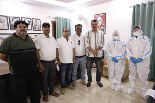 कोरोना योद्धाओं के पुनर्नियोजन की मांग, उमंग सिंघार से मिले स्वास्थ्यकर्मियों के प्रतिनिधिमंडल