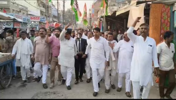 मुरैना में मुख्य चुनाव आयुक्त ज्ञानेश कुमार के खिलाफ कांग्रेस का प्रदर्शन, फूंका पुतला