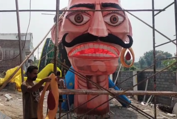 बड़वानी में 60 फीट ऊंचे रावण का होगा दहन, कुंभकरण-मेघनाद के 45-45 फीट के पुतले तैयार