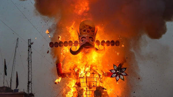 Dussehra 2026: रावन दहन से पहले खरीद लें ये शुभ चीजें, लेकिन भूलकर भी घर में न रखें ये 4 सामान